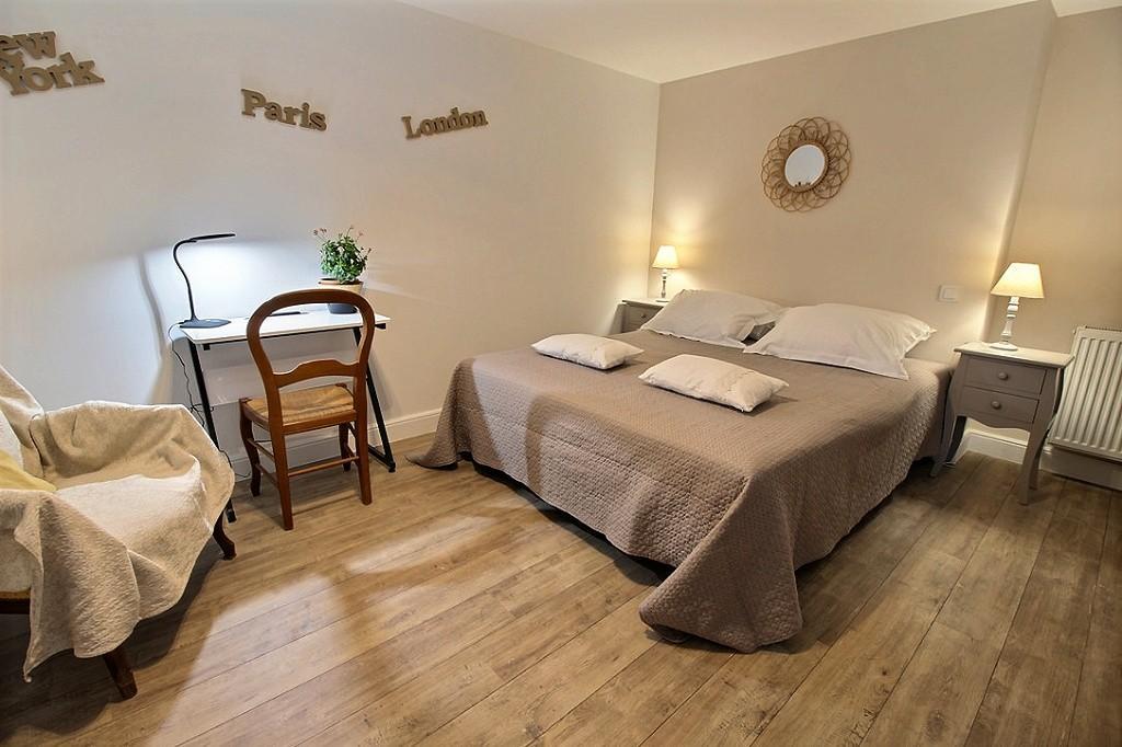 Bed and Breakfast Logis Du Lievre D'Or Монбазон Экстерьер фото